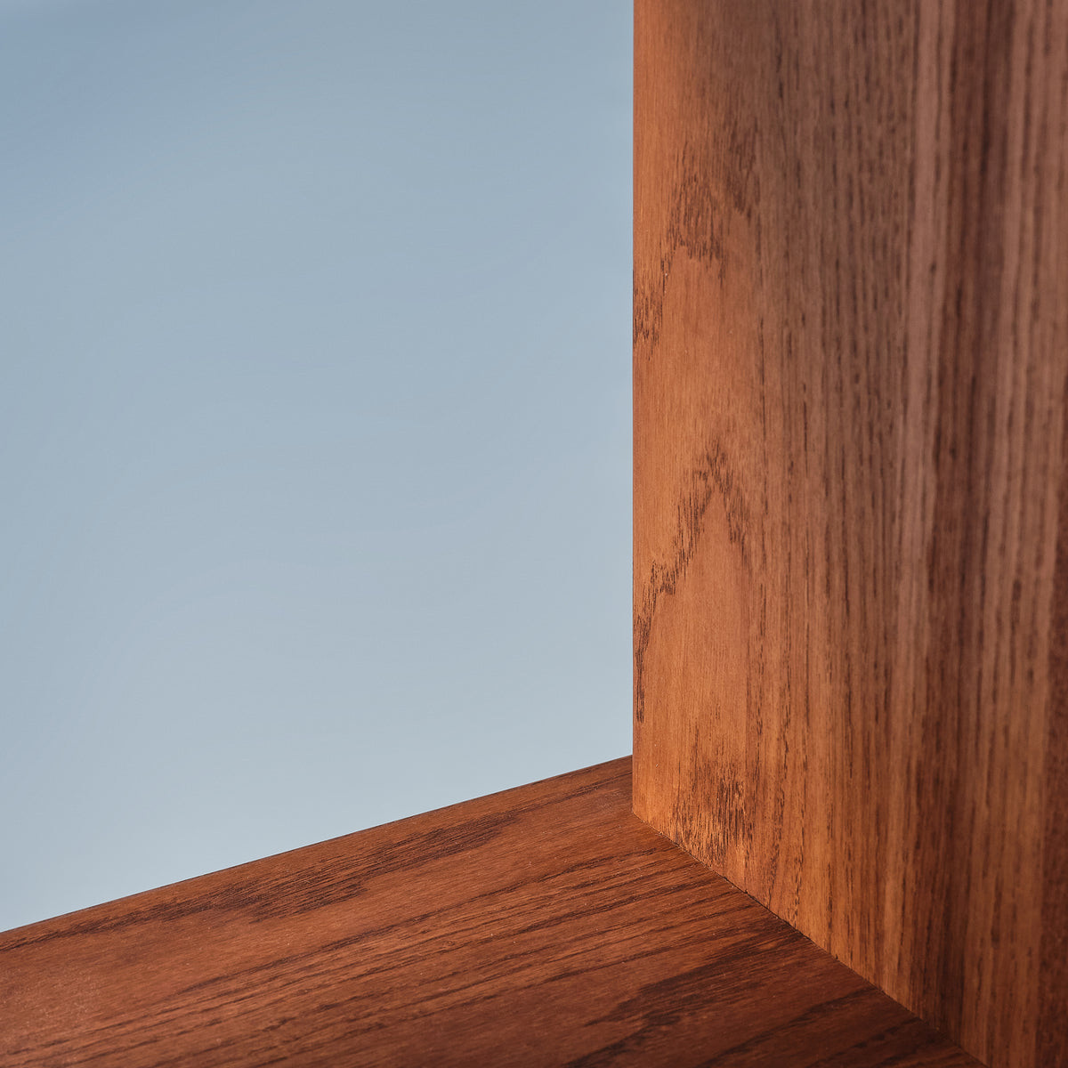 Meuble bas 140 cm en chêne massif – design rétro inspiré des années 50