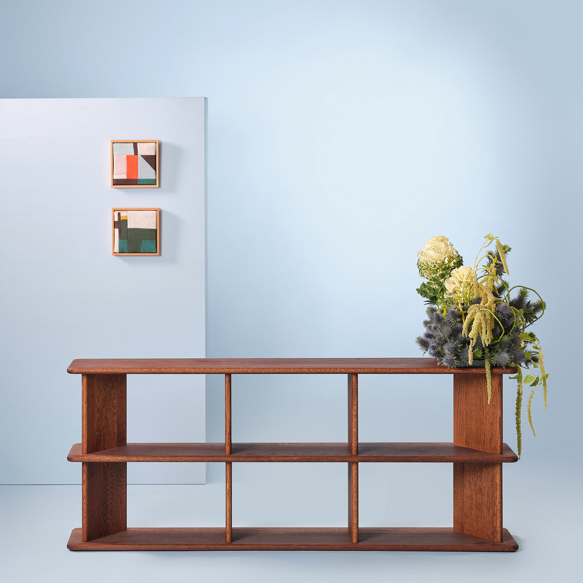 Meuble derrière canapé Mid-Century 140 cm – chêne massif et design années 50, fabrication française