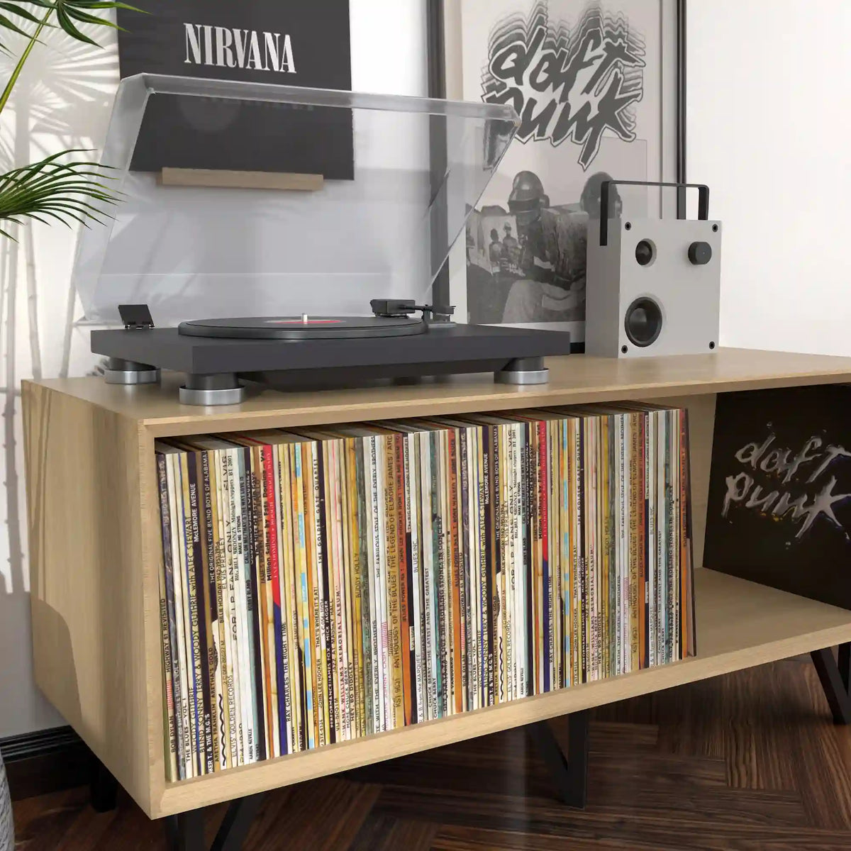 Console vinyle au design épuré avec finition huilée et piètement acier noir