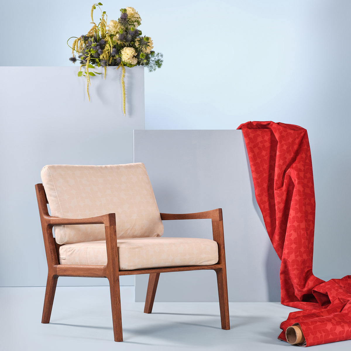 fauteuil_beige_vintage_annees_50_structure_bois_kopo