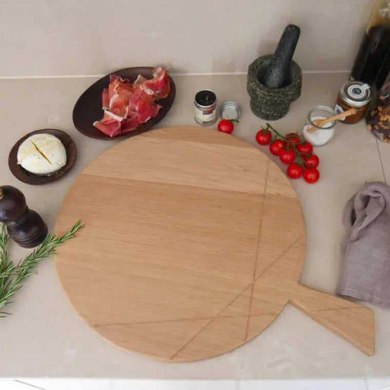 planche à pizza en bois massif grand diamètre