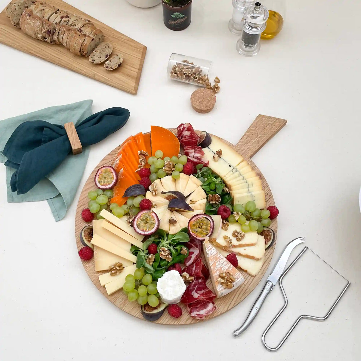 Grande planche à pizza design en bois massif haut de gamme par KOPO CRÉATION