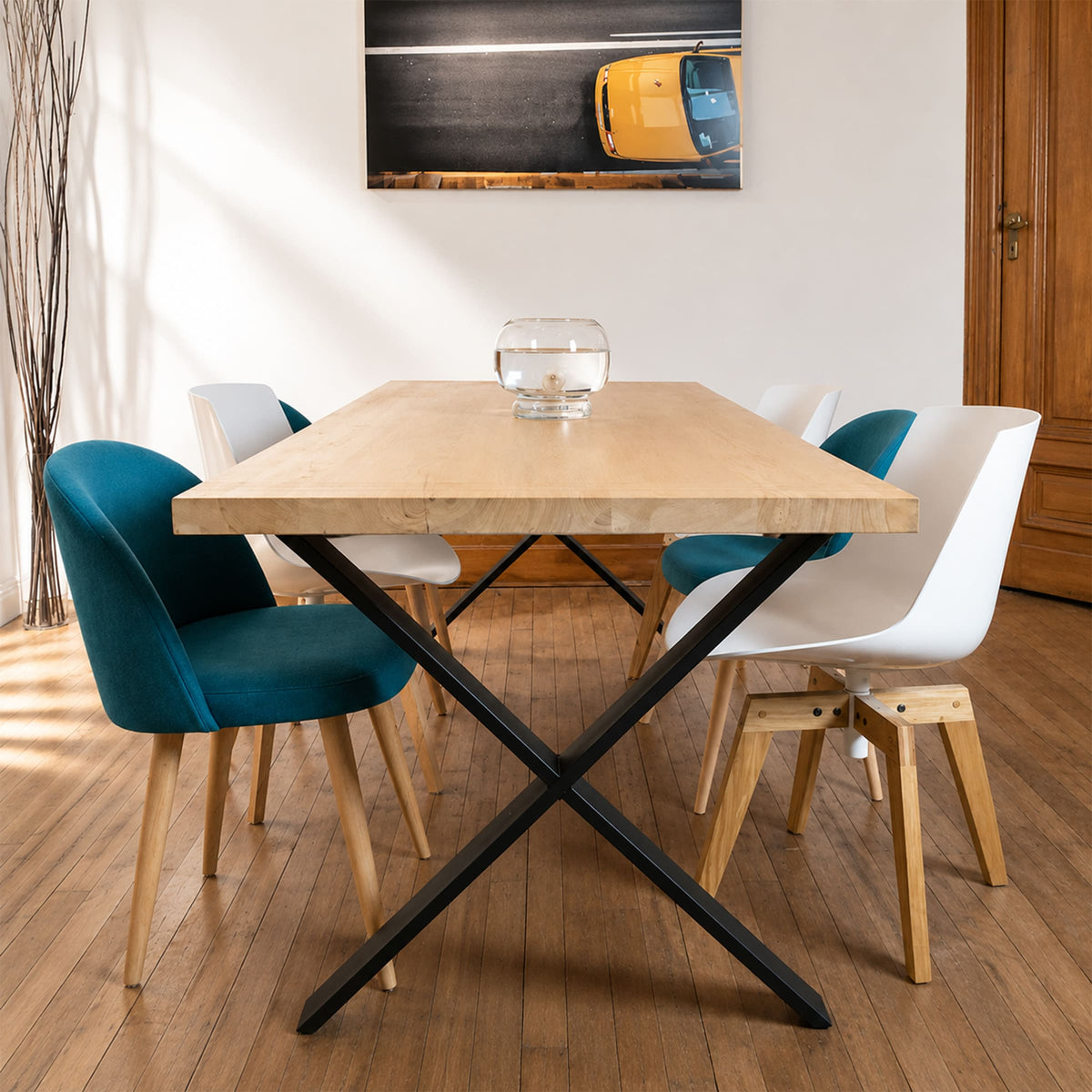 table live edge style industriel avec pied croix en acier et plateau en chêne massif
