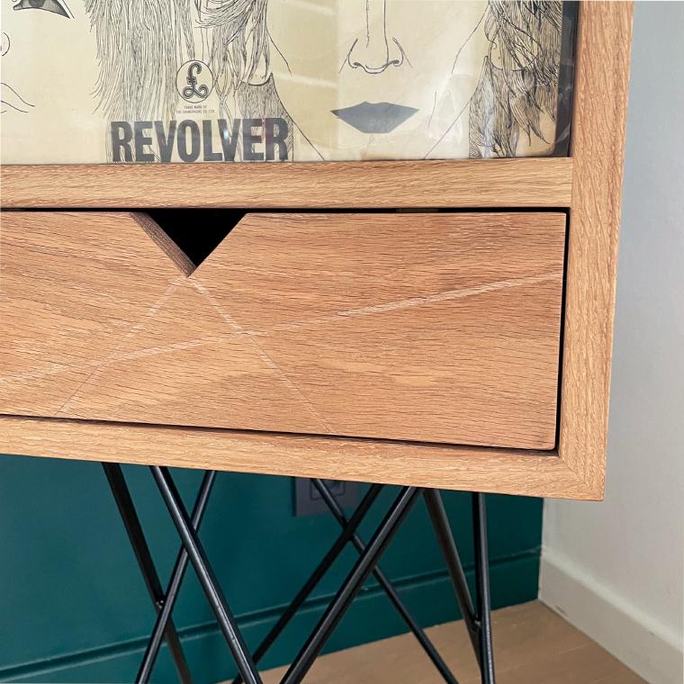 détail tiroir sur bac de rangement pour vinyles
