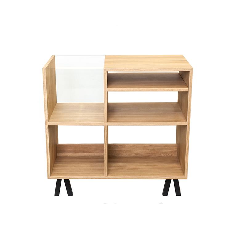meuble le collectionneur sur fond blanc