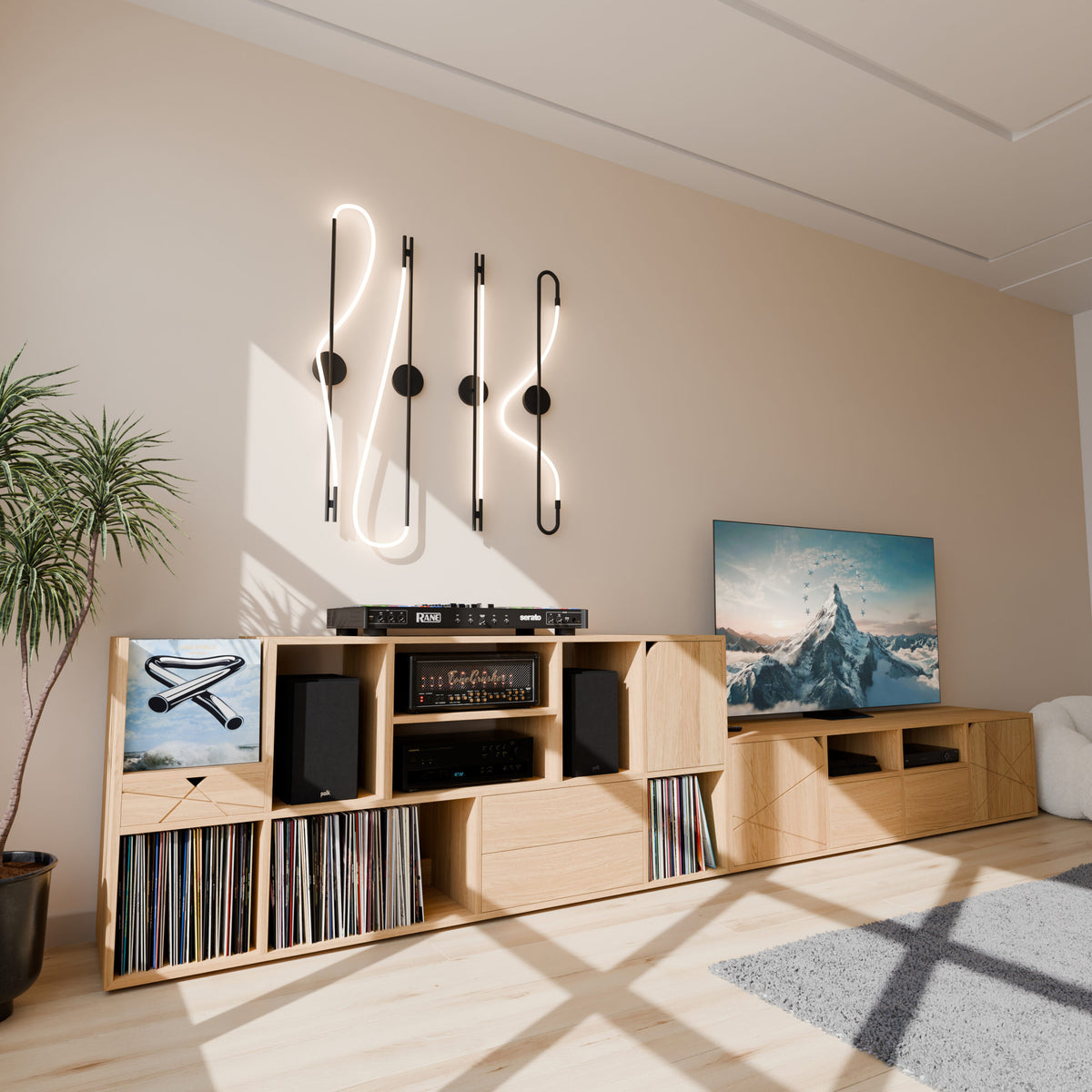 Vue en angle mettant en avant la différence de hauteur entre la station de mixage debout et le meuble TV bas, soulignant le design en chêne et les rangements vinyles.