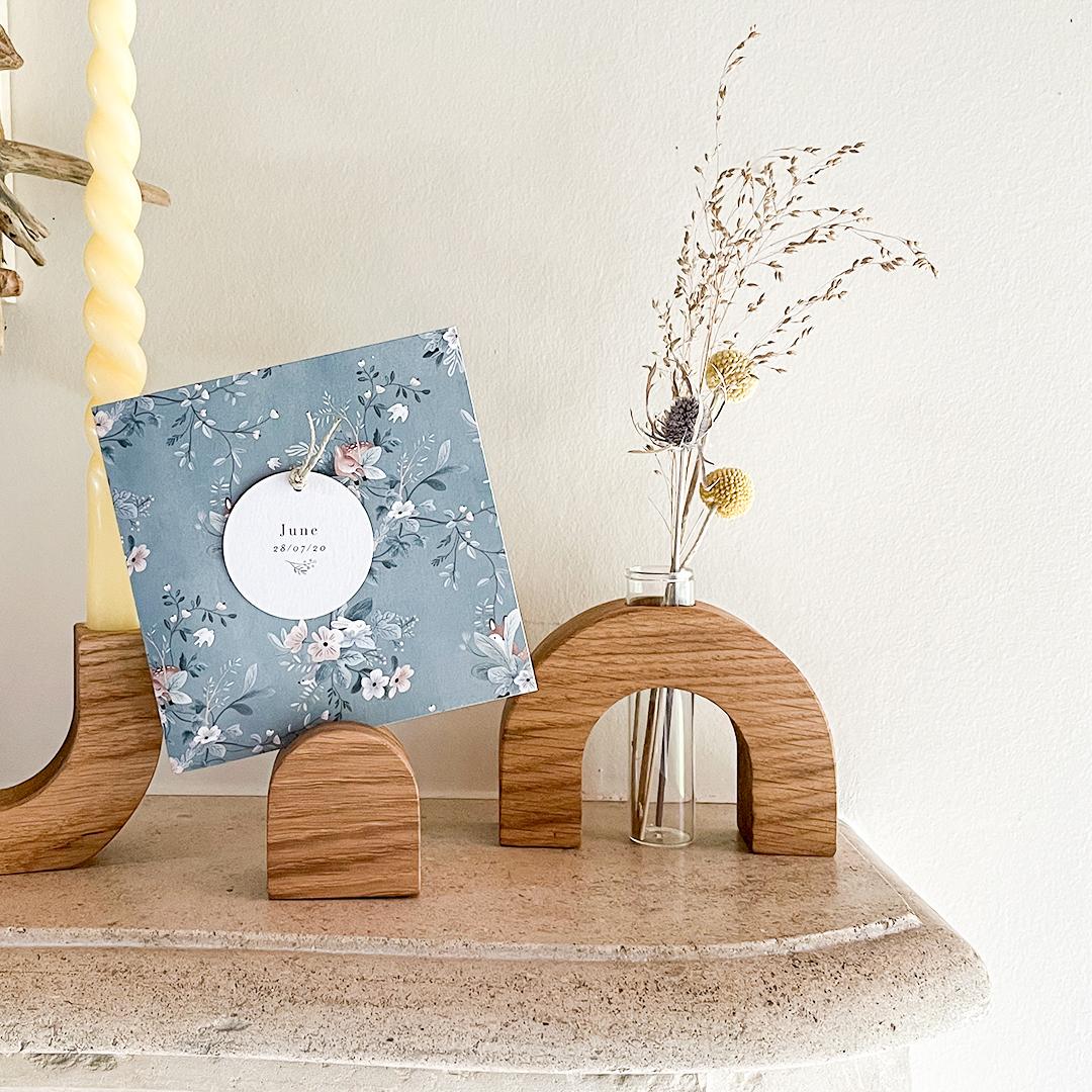 décoration cheminé petit vase pour fleur séchées et porte faire part de naissance