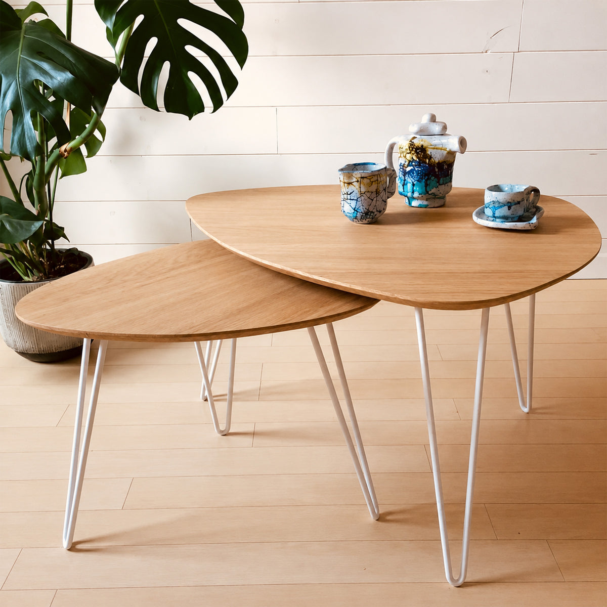 lot de deux tables basses gigogne en chêne massif et pied en acier blanc