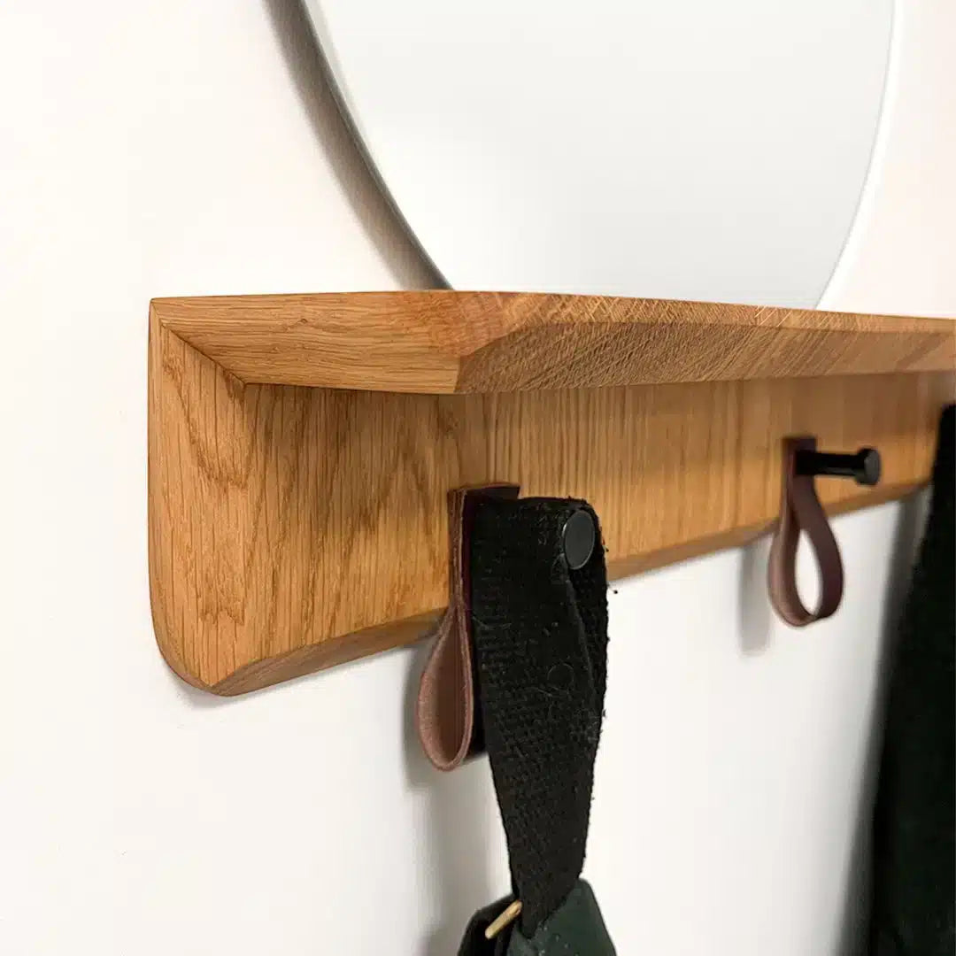 détail patère porte manteau mural avec miroir