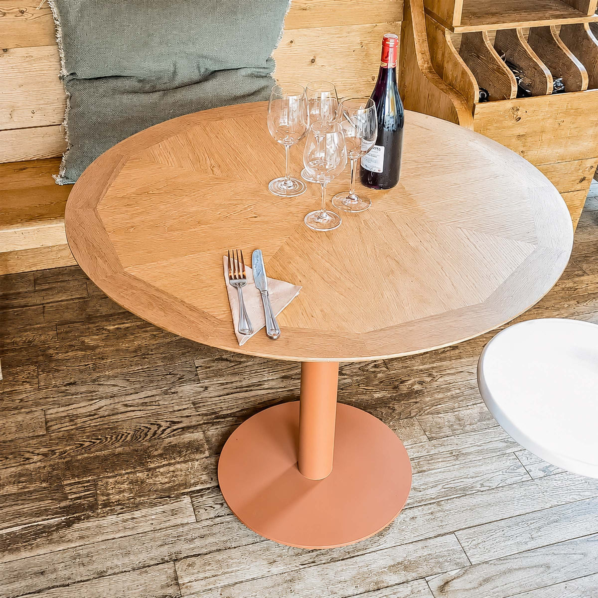 table de restaurant ronde en chêne massif et métal