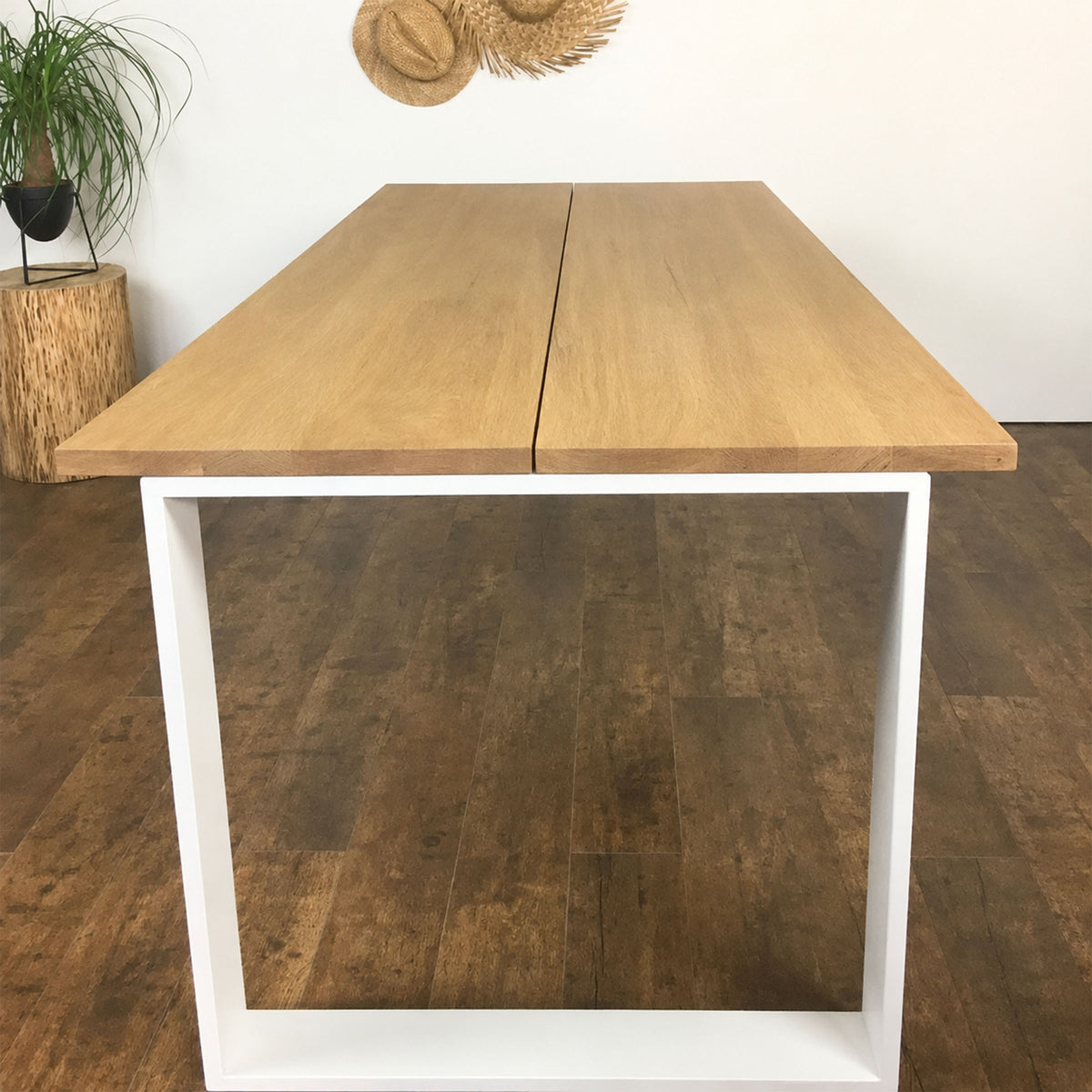 Table à manger en chêne massif clair avec pied blanc – KOPO CRÉATION