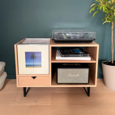 petit meuble tv et vinyle en bois de chêne et acier