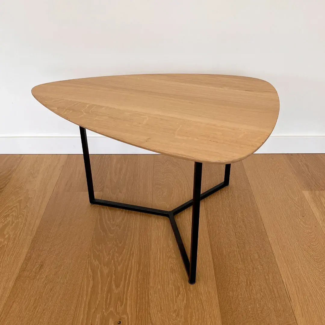 Table basse contemporaine en bois et métal forme originale et juxtaposable